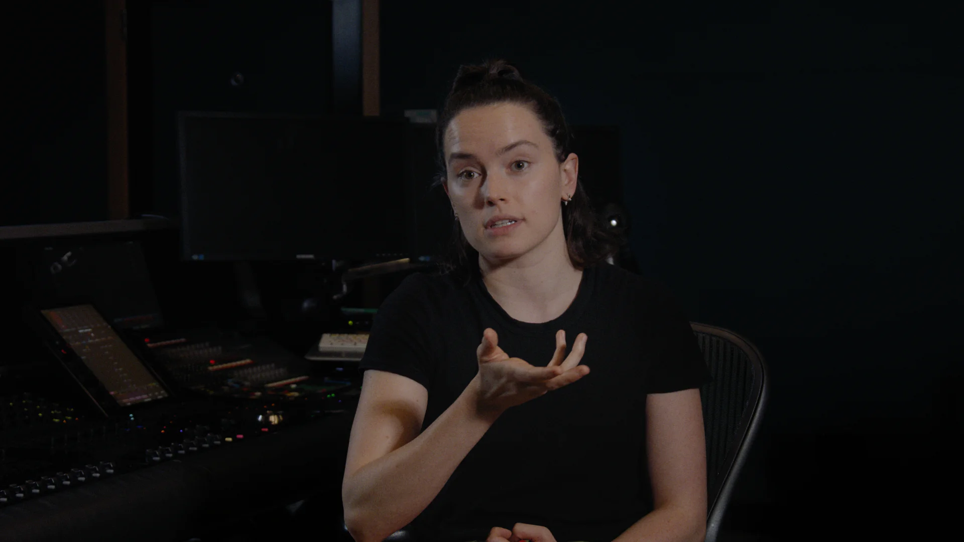MAKING 12 MINUTES - FEATURETTE — still 8